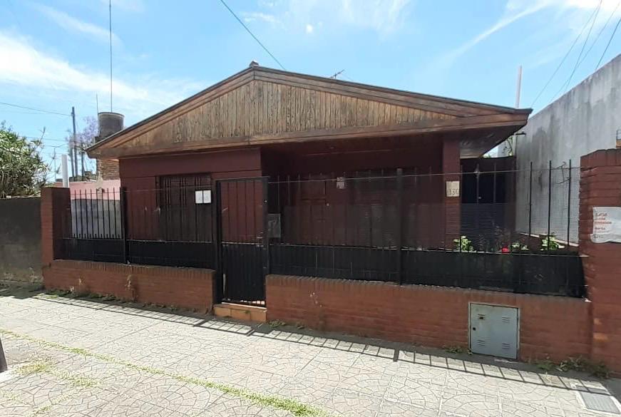 Casa de 4 ambientes con patio