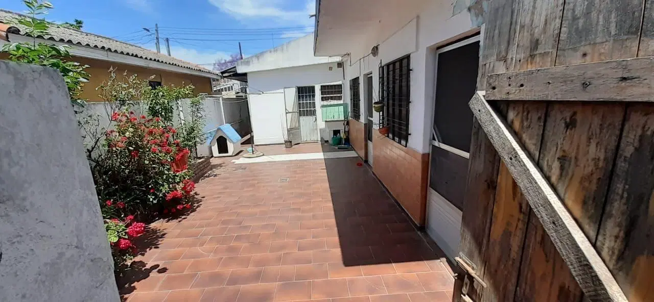 Casa de 4 ambientes con patio 2