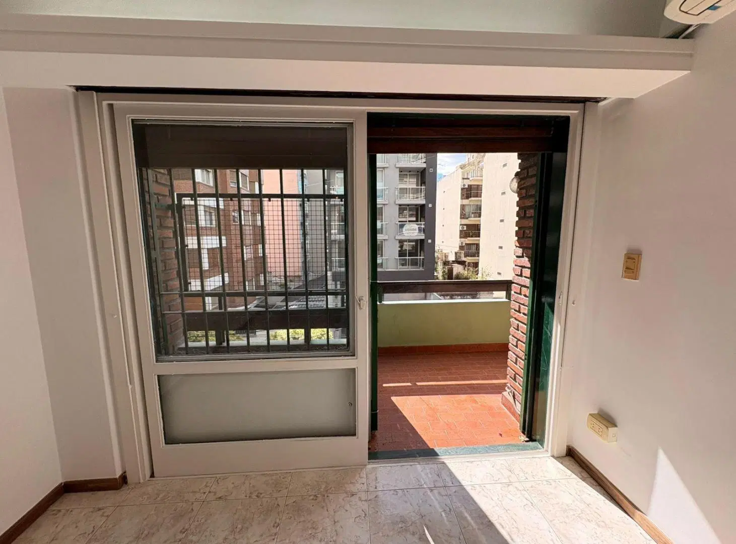 Semipiso de 4 ambientes con cochera en subsuelo 4