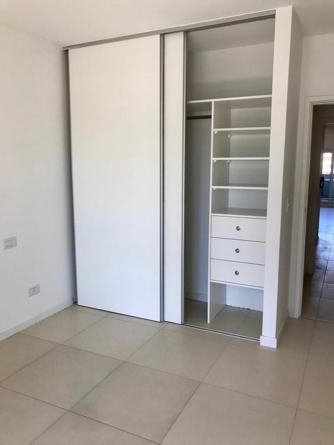Foto de Semipiso de 2 ambientes con cochera - Lanús Oeste, imagen 3