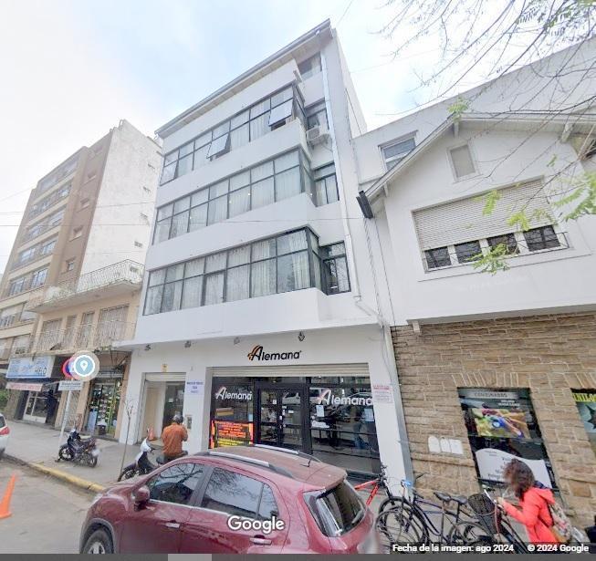 Edificio Comercial en Plaza Mitre