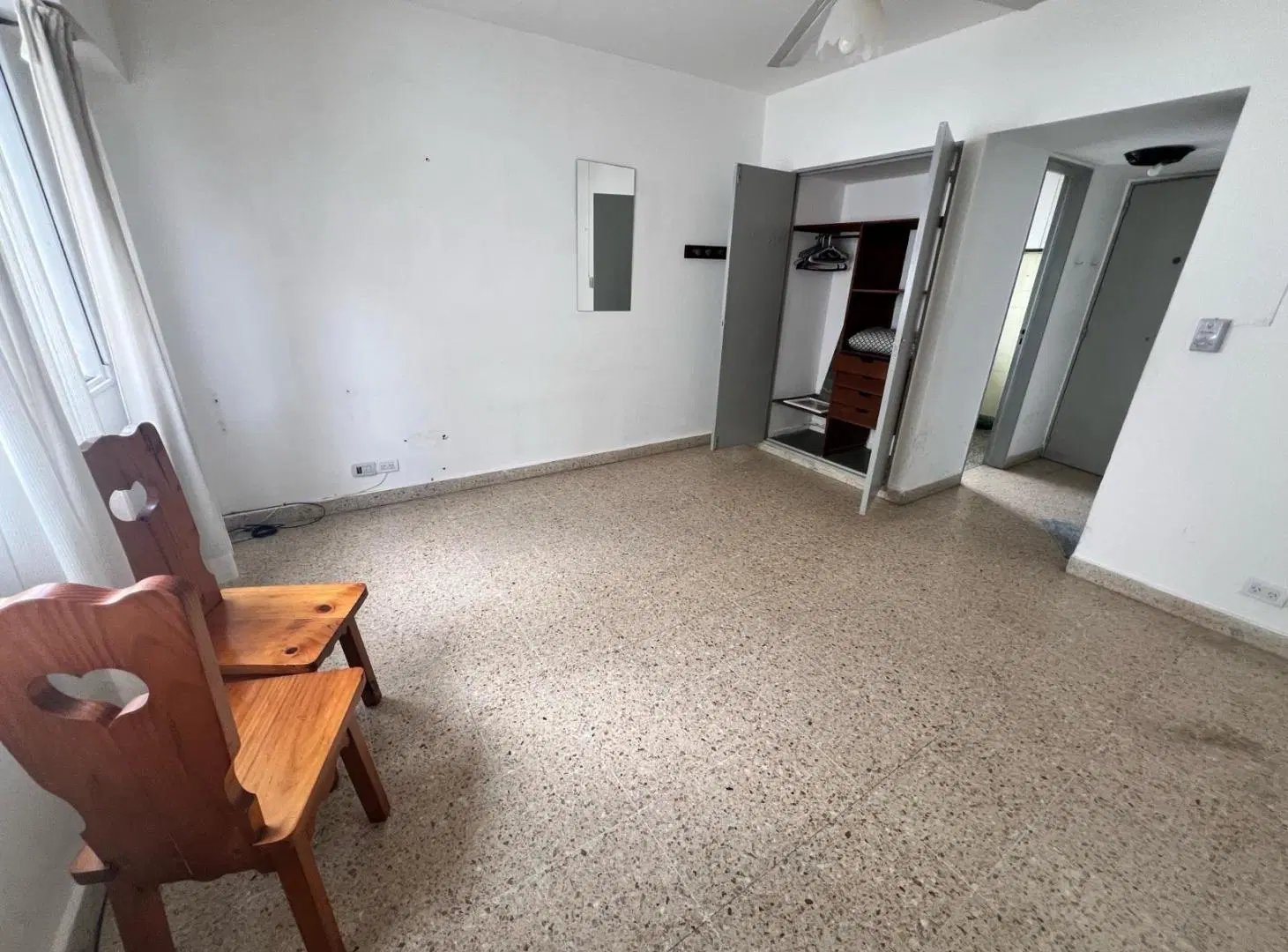 Departamento de 1 ambiente por Av. Colon casi Guemes 3