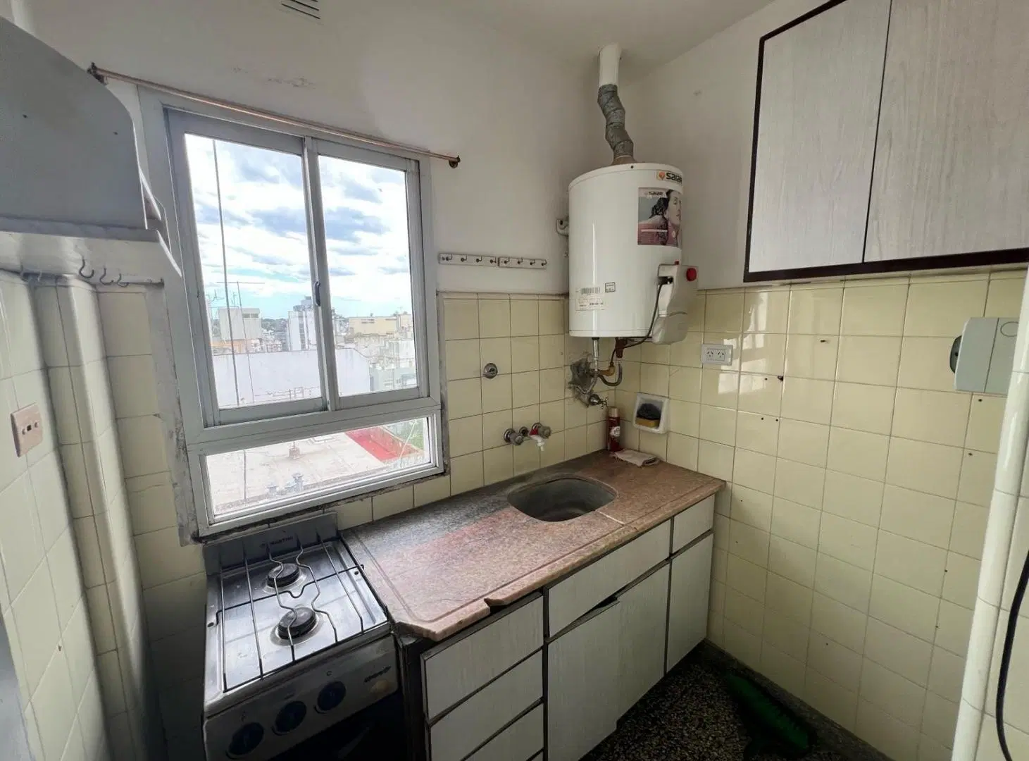 Departamento de 1 ambiente por Av. Colon casi Guemes 4