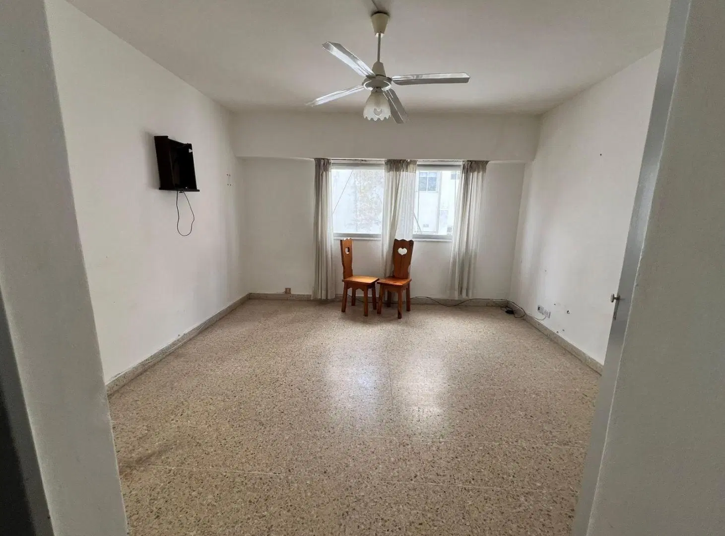 Departamento de 1 ambiente por Av. Colon casi Guemes 5