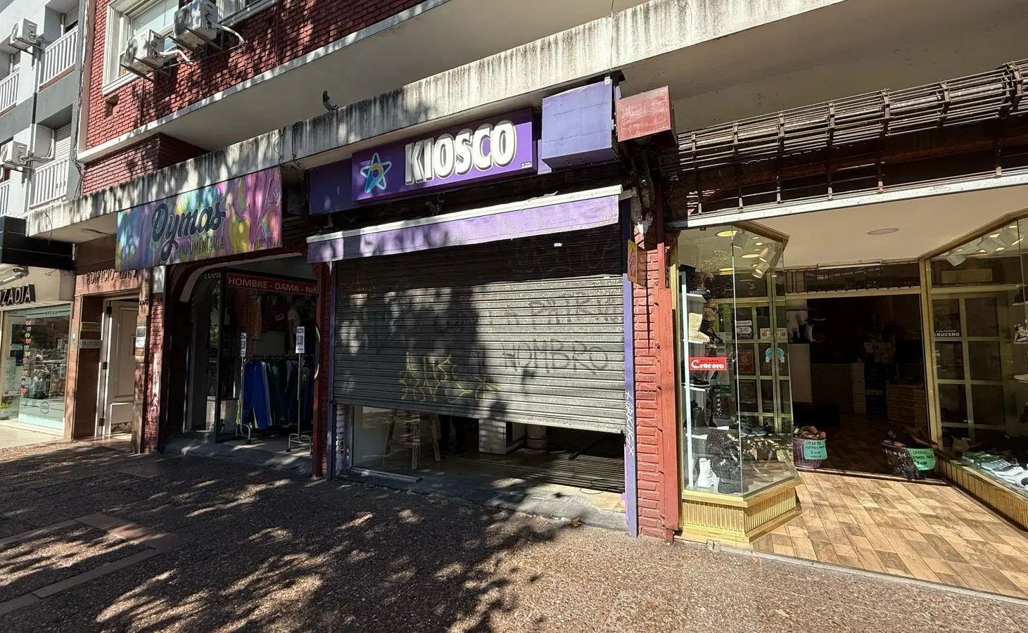 Local | AV. LURO al 2900 2