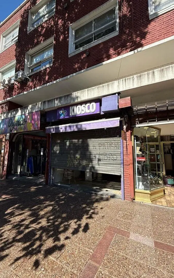 Local | AV. LURO al 2900 1