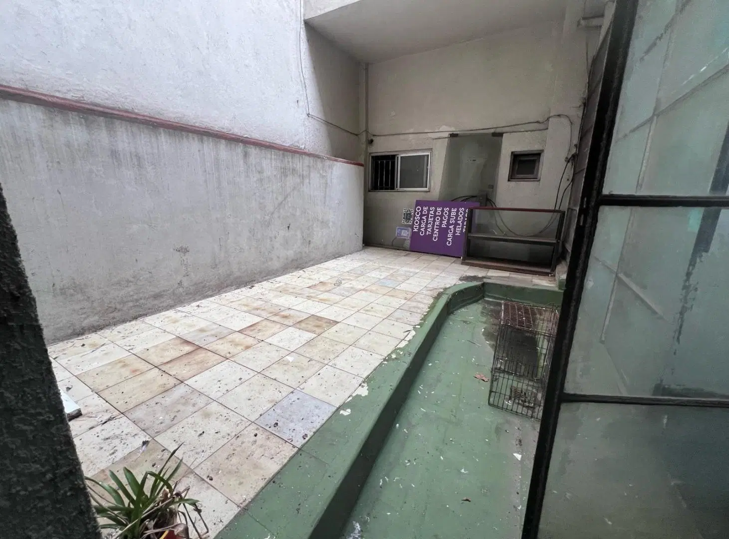 Local | AV. LURO al 2900 3