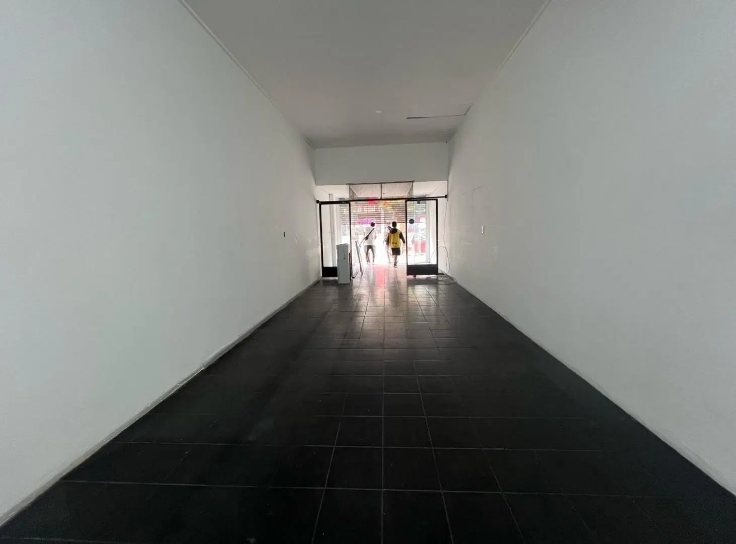 Local | AV. LURO al 2900 5