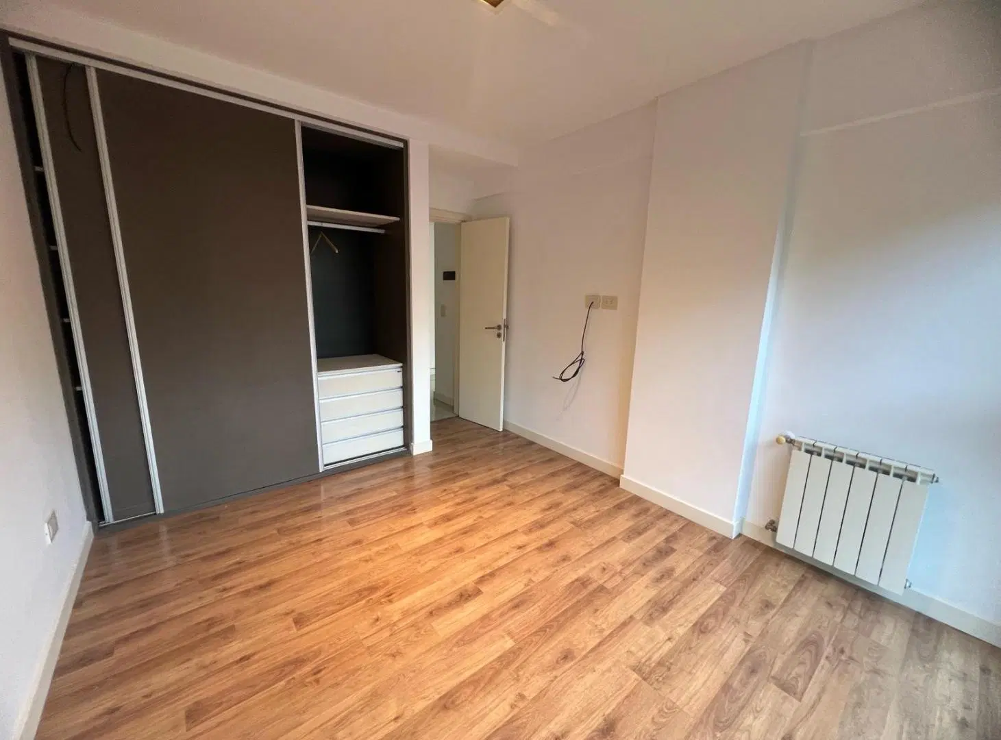 VENTA DE DEPARTAMENTO- PLAZA MITRE 2 AMBIENTES CON COCHERA 5