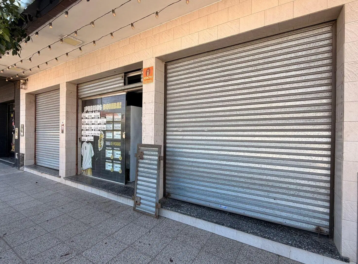 Local por calle Cerrito a metros de Av. Fortunato de la Plaza 4