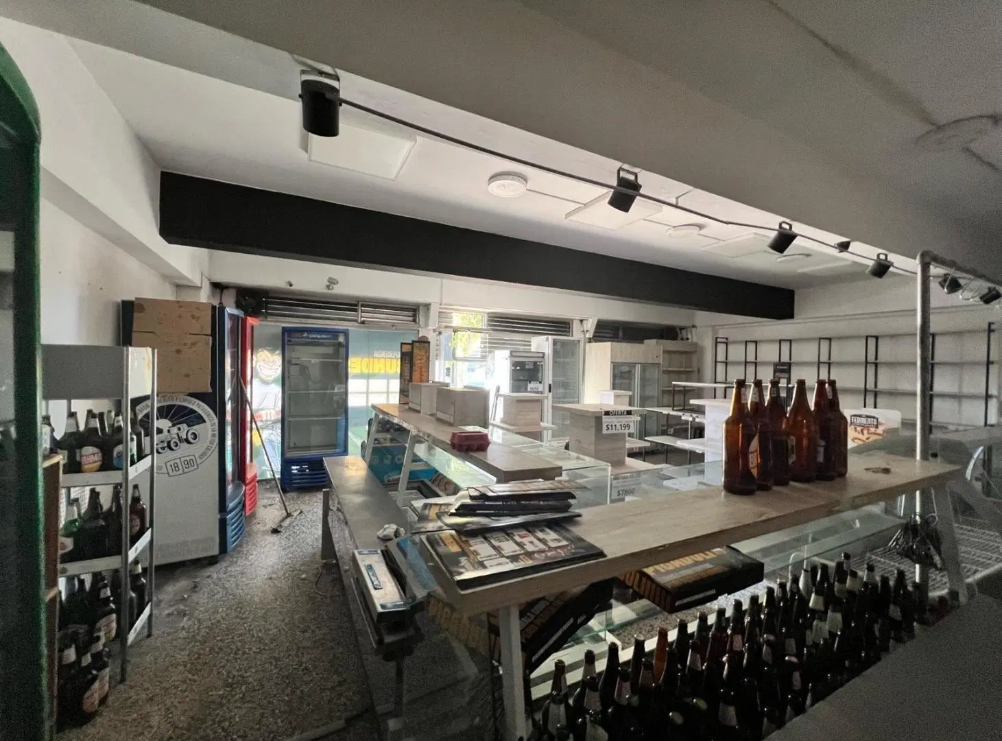 Local por calle Cerrito a metros de Av. Fortunato de la Plaza 5