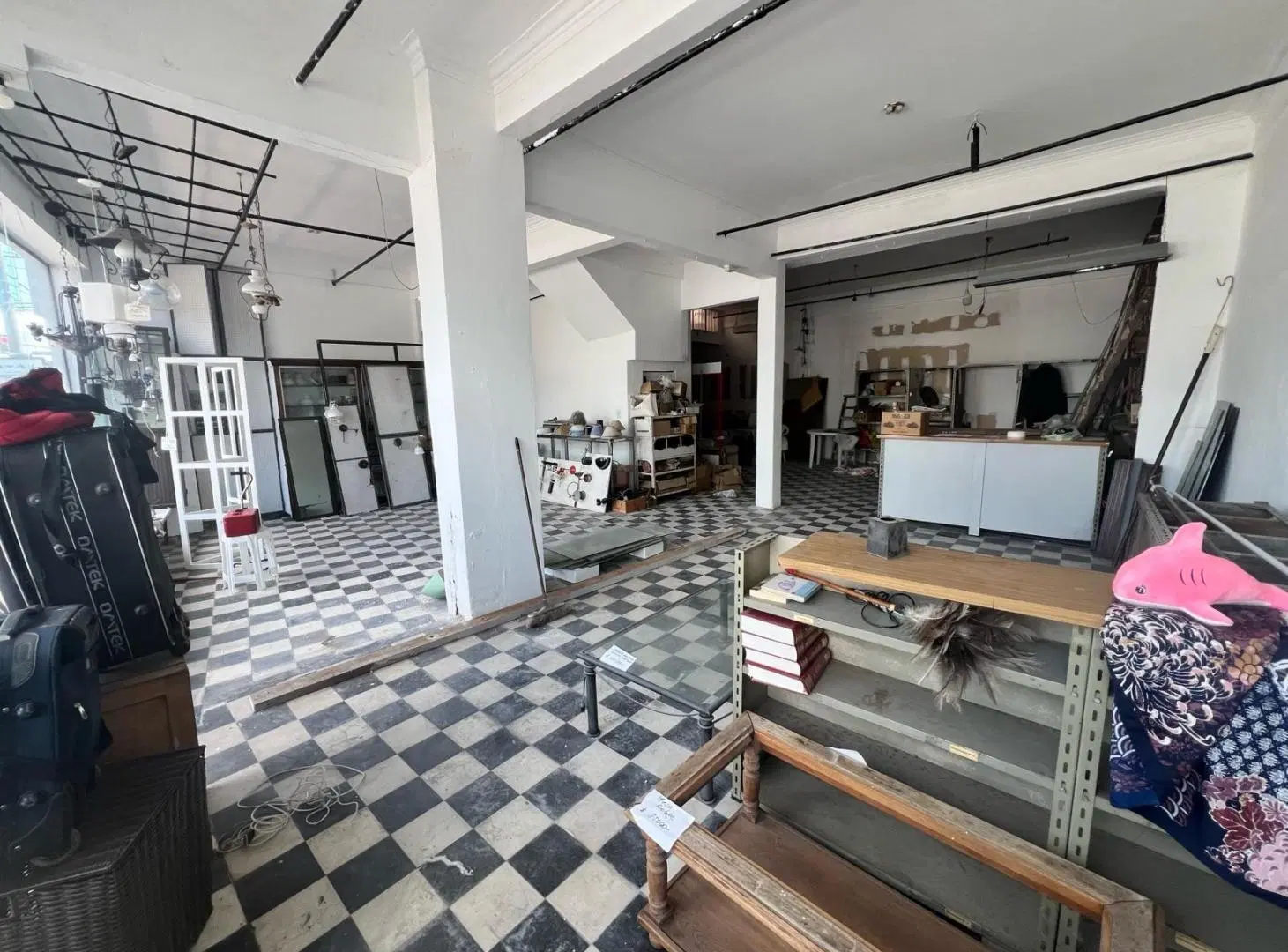 Excelente Local en arteria comercial a metros de calle Córdoba 4