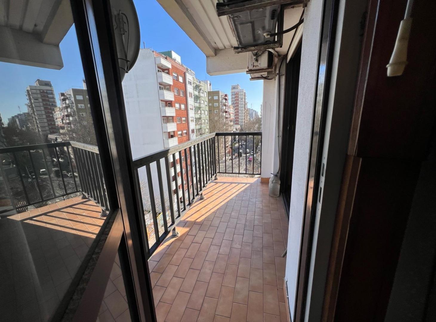 Foto de Alquiler de Departamento de 3 ambientes amoblado a metros de Plaza Mitre, imagen 3