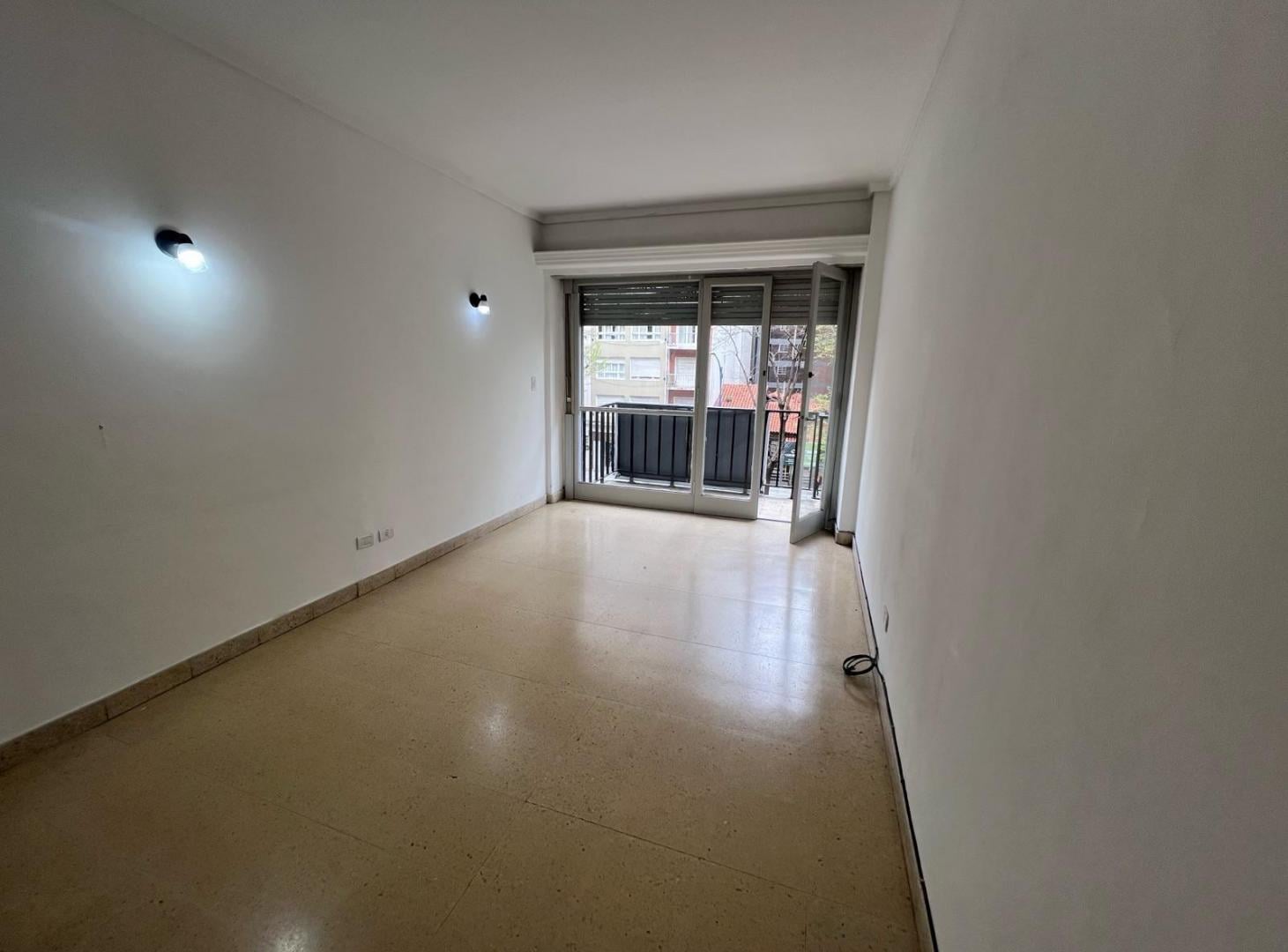 Foto de Venta de Departamento de 2 ambientes con dependencia en Centro, imagen 1