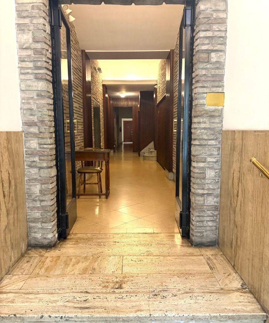 Foto de Venta ideal para reciclar edificio de estilo, imagen 1