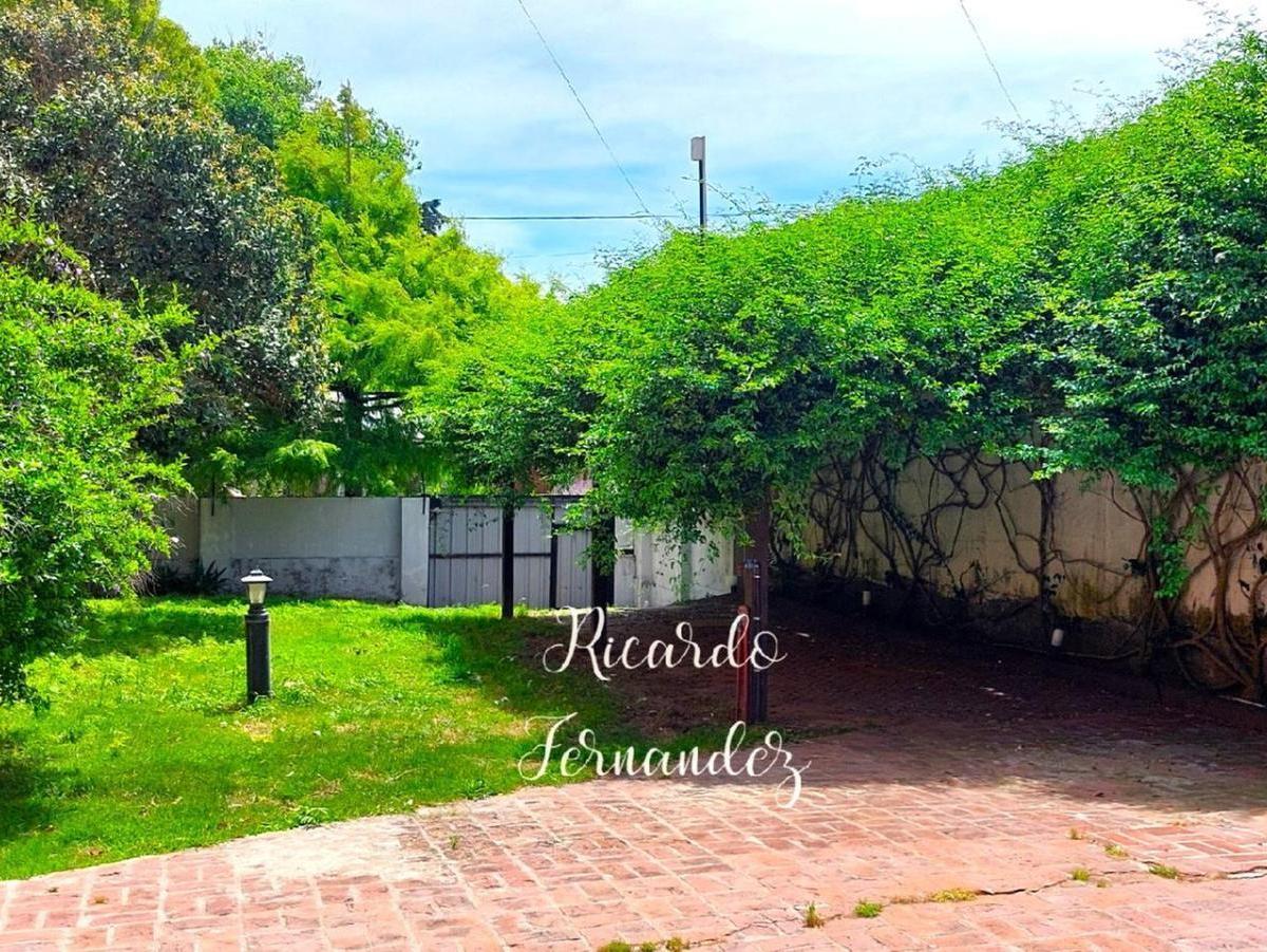 Hermosa Casa, Gran Jardín, Garage, Entrada Varios Autos 2