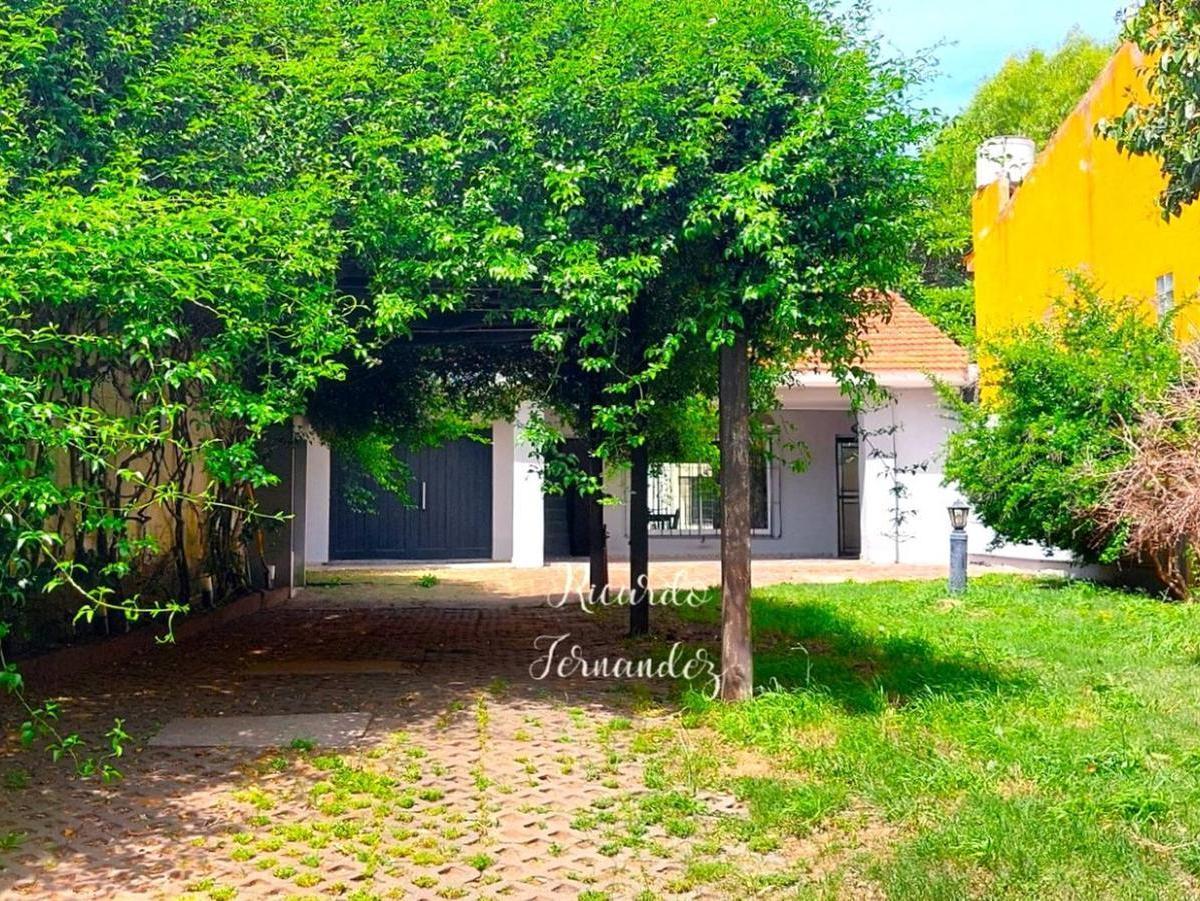 Hermosa Casa, Gran Jardín, Garage, Entrada Varios Autos 1