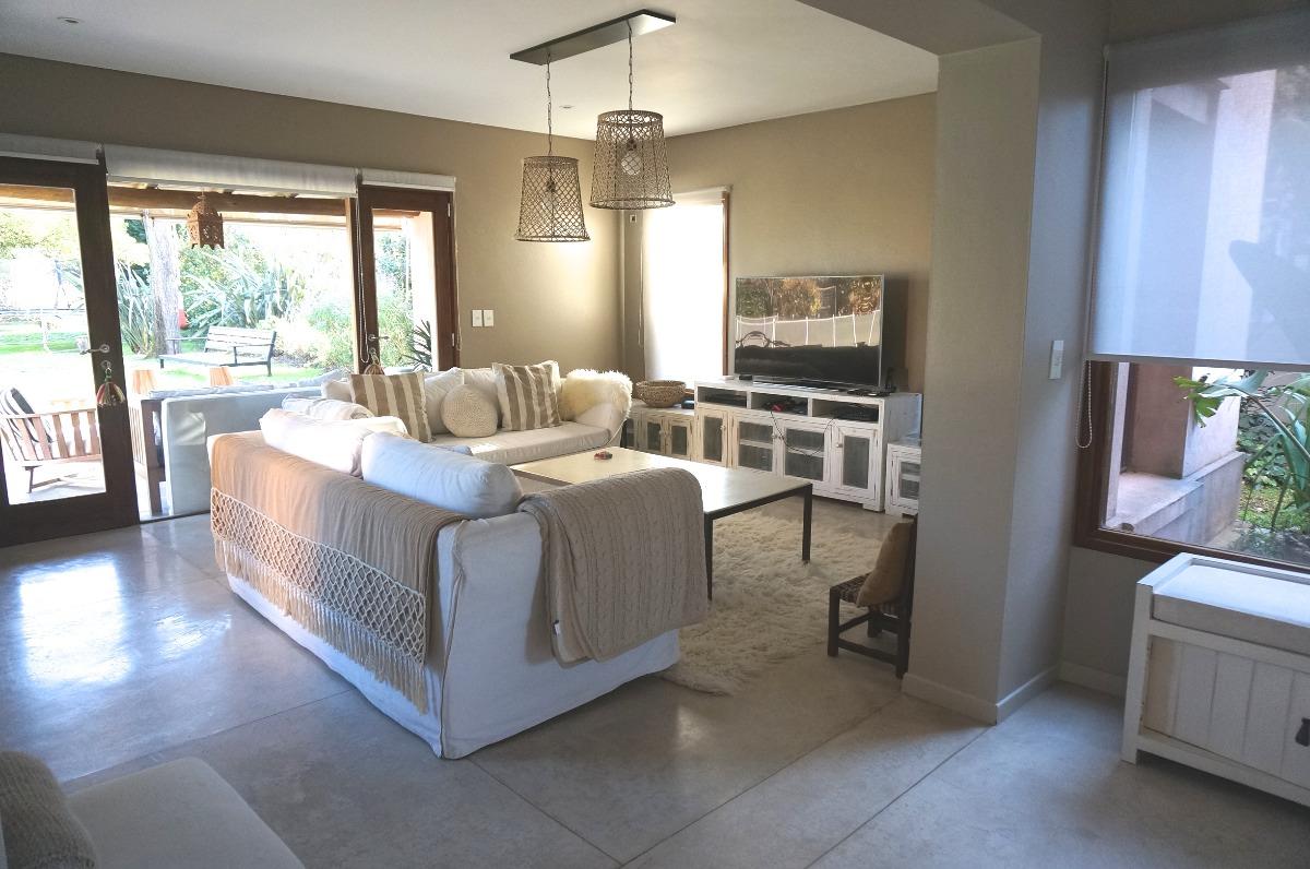 CASA AL PARQUE CENTRAL en VENTA