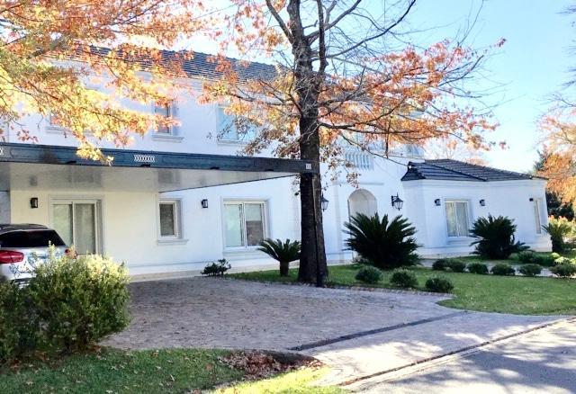Ayres de Pilar casa en venta de 4 dormitorios IMPECABLE