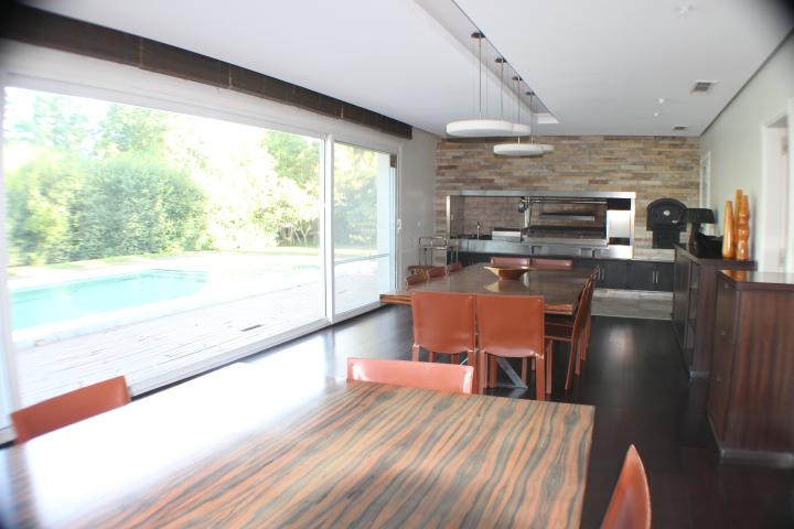 Imponente Casa en Venta en Ayres de Pilar 1