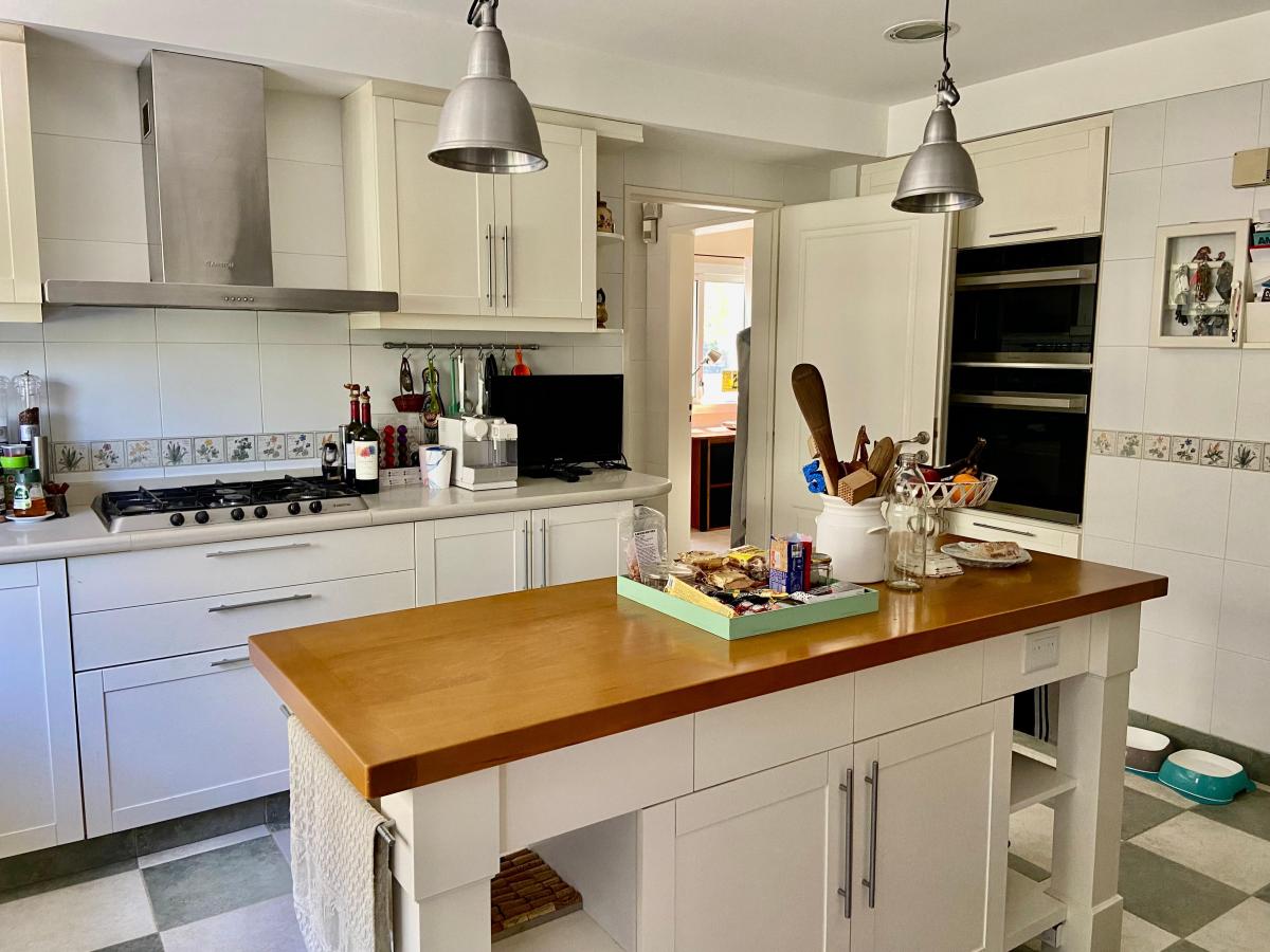 Casa de excelente calidad en 1 ó 2 lotes. Ayres de Pilar