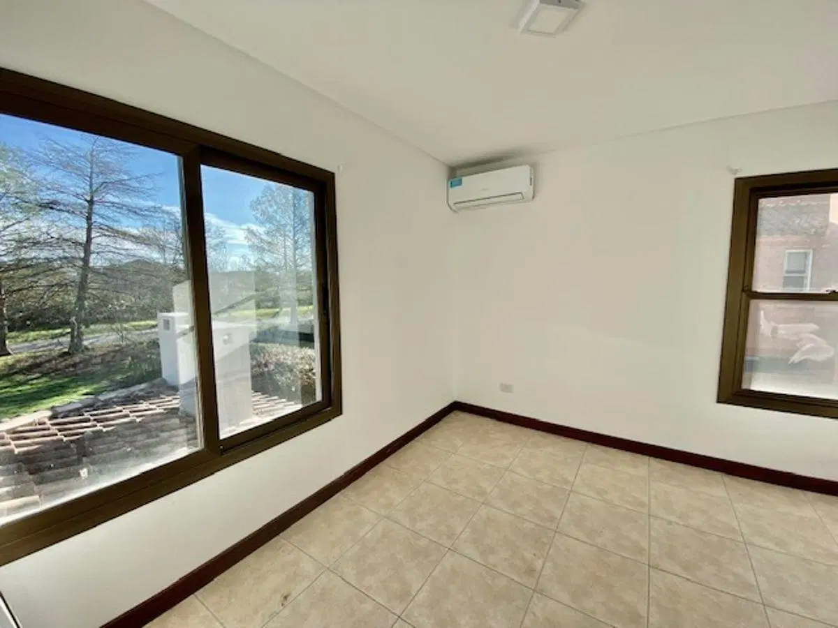 Casa en venta en Ayres de Pilar con master suite en PLANTA BAJA 8