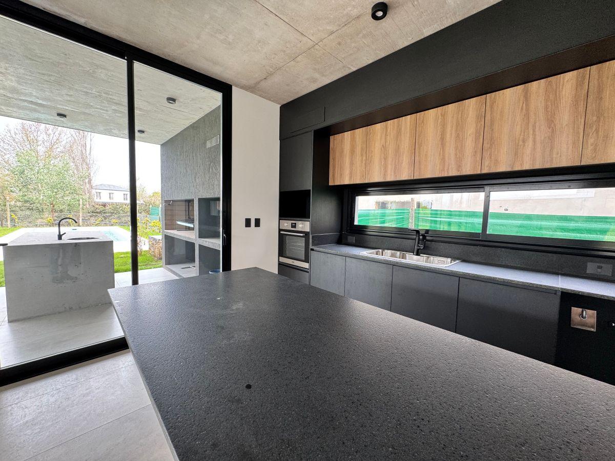Foto de LINDÍSIMA CASA MODERNA A ESTRENAR. Con acceso próximo a Panamericana., imagen 5