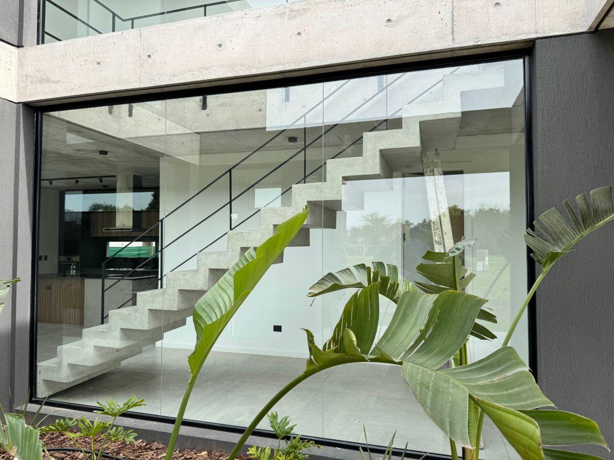 Foto de LINDÍSIMA CASA MODERNA A ESTRENAR. Con acceso próximo a Panamericana., imagen 1
