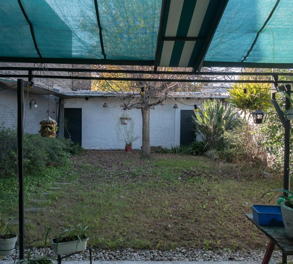 4 Ambientes C/garage y Fondo Libre 5