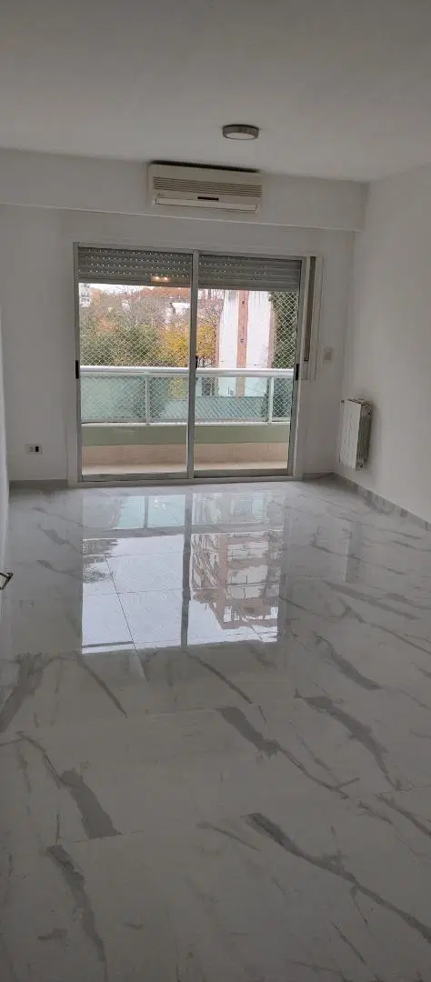 3 Ambientes luminoso Con Balcon y Cochera 1
