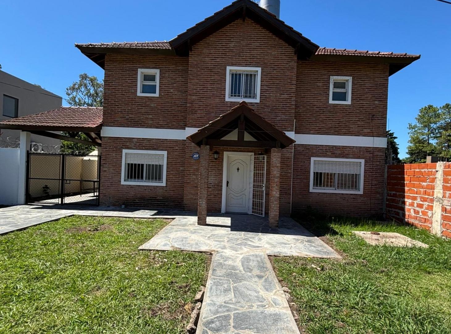 Chalet 6 Ambientes 537 M2, Barrio Sol Azteca, La Reja Moreno Financia