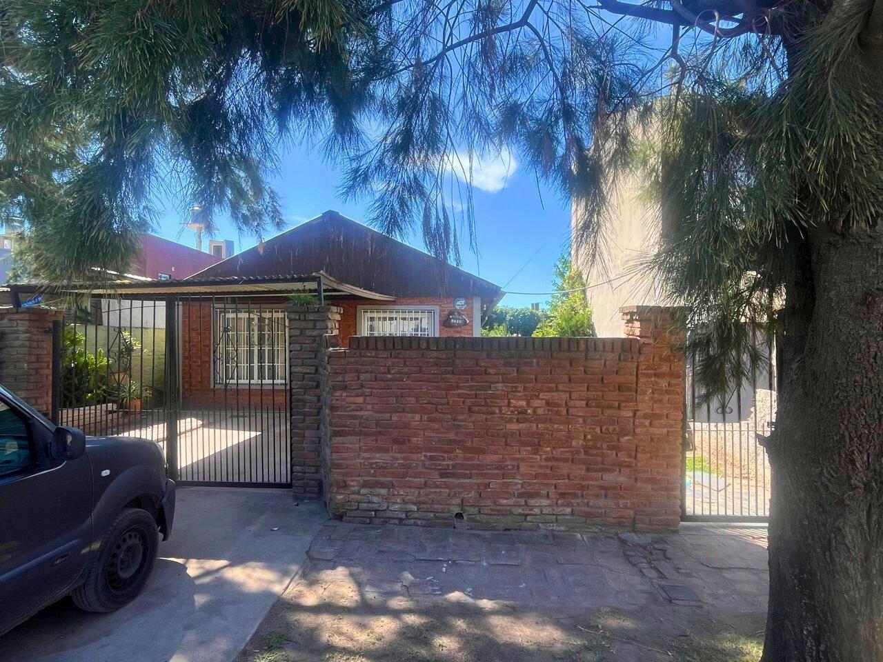 Foto de CASA 6 AMBIENTES CON PILETA EN VENTA PASO DEL REY, imagen 1
