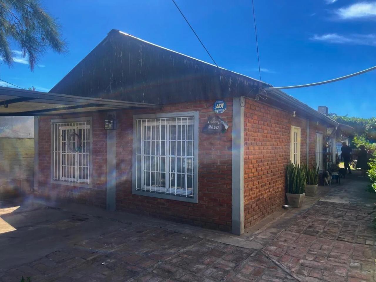 Foto de CASA 6 AMBIENTES CON PILETA EN VENTA PASO DEL REY, imagen 3