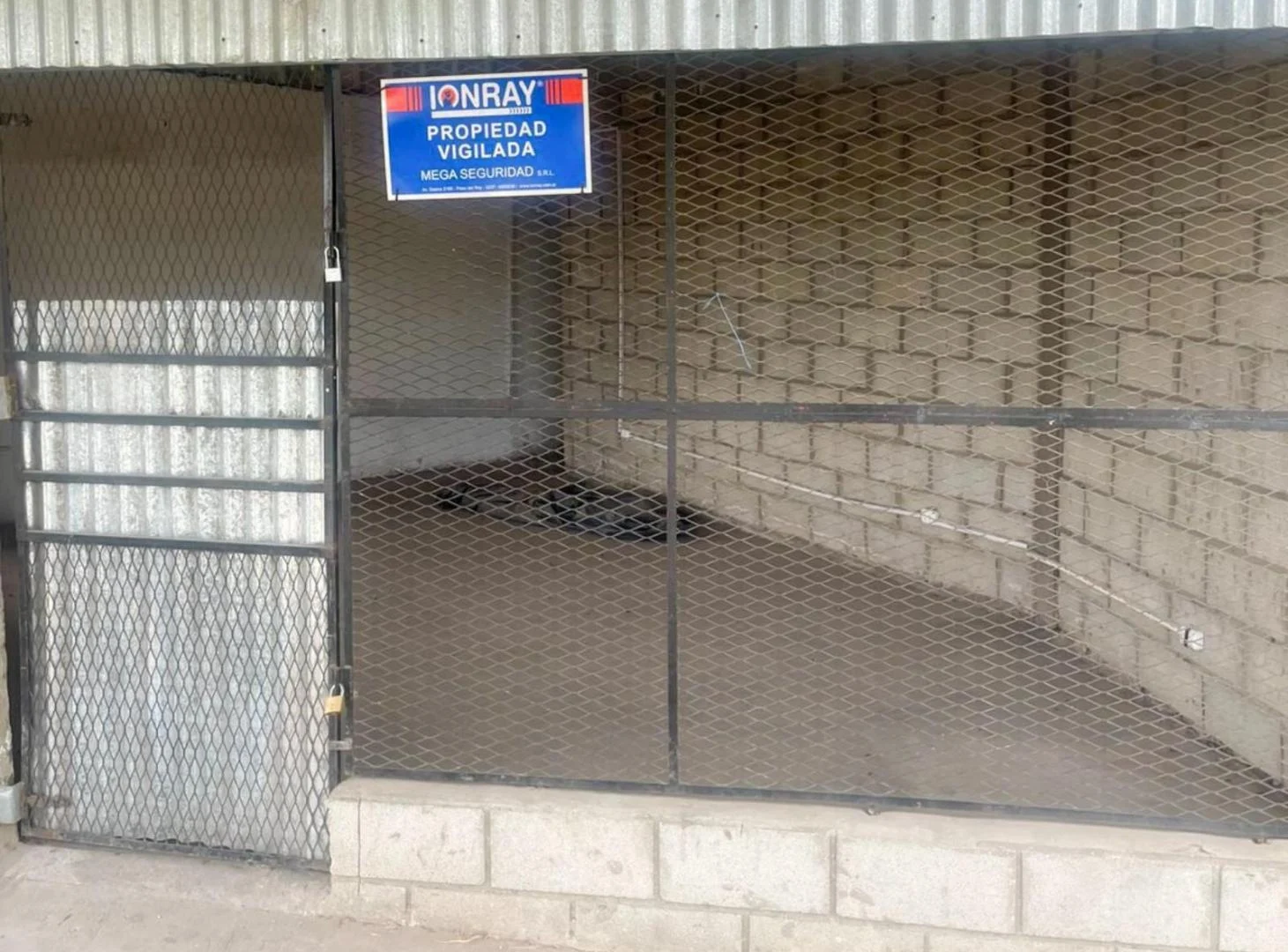 Foto de ALQUILER LOCAL COMERCIAL EN ESQUINA ACCESO OESTE PASO DEL REY PARADA DE COLECTIVO EN LA PUERTA, imagen 3