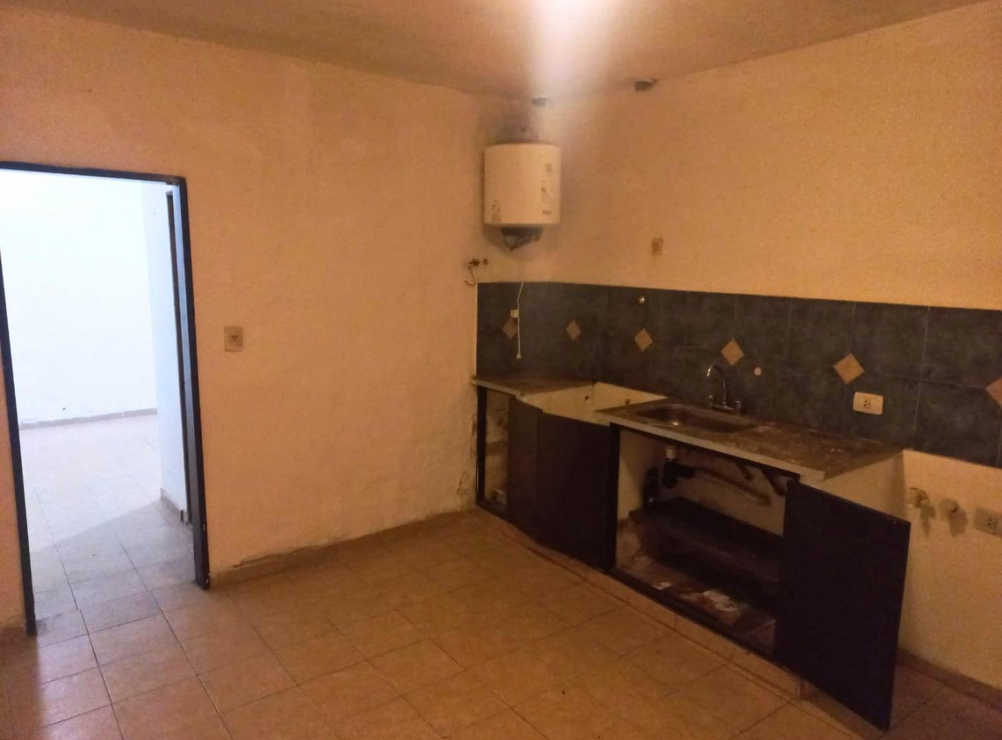 Foto de ALQUILER DEPARTAMENTO 2 AMBIENTES POMPEYA MERLO A CUADRAS DE LA ESTACION DE TREN, imagen 4