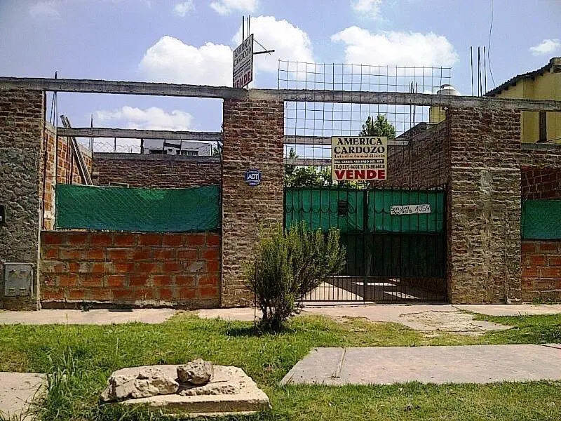 CASA DEPARTAMENTOS A TERMINAR | LOTE 12x25 | INVERSIÓN | PASO DEL REY 1