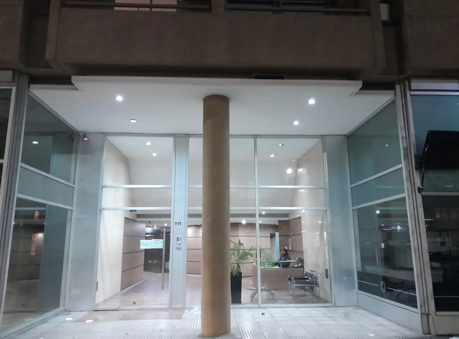 Monoambiente con balcón y amenities en Monserrat 2
