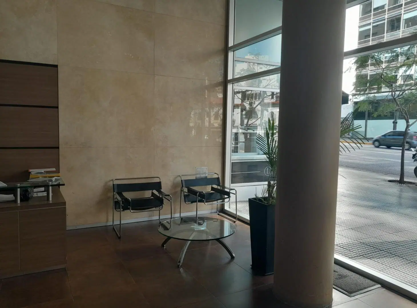 Monoambiente con balcón y amenities en Monserrat 3