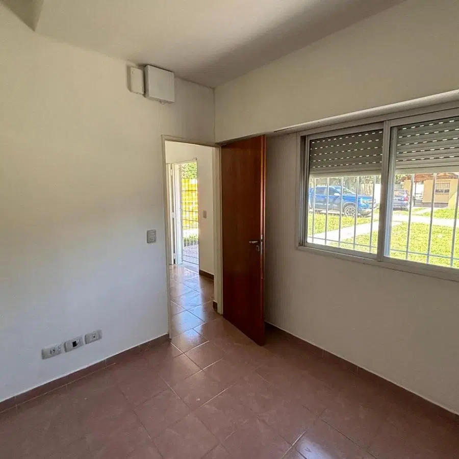 CHALET 6 AMBIENTES EN BARRIO SOL AZTECA LA REJA 4