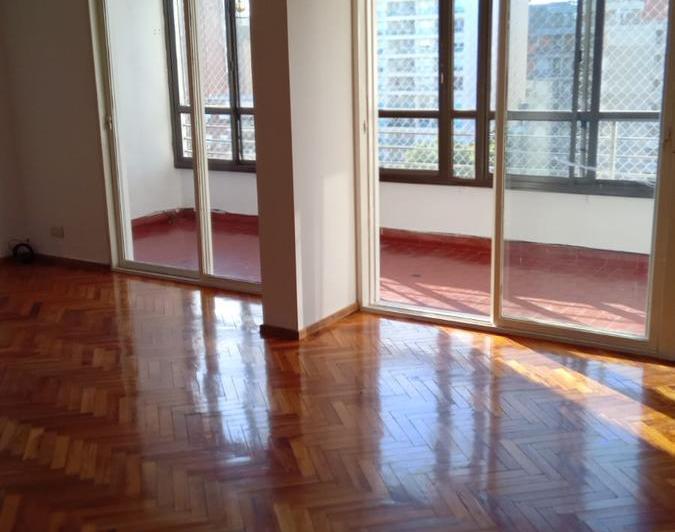 Departamento con cochera en venta Av. Pellegrini 1200, amplísimo dos dorm y dos baños
