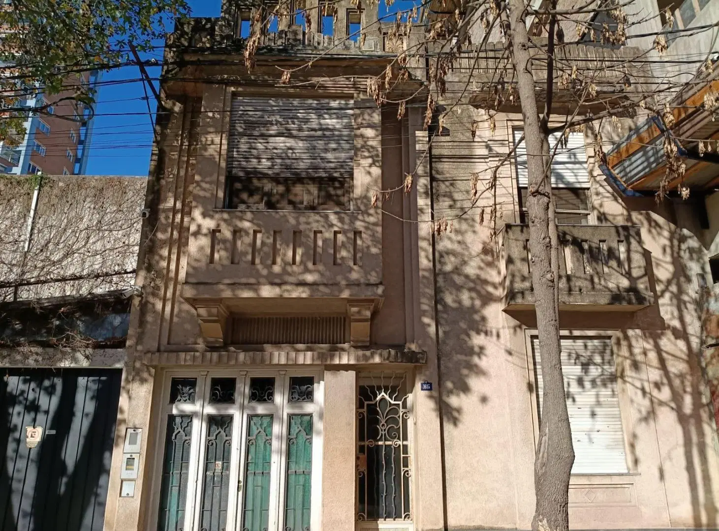 CASA DE ESTILO A RECICLAR EN BARRIO LOURDES – 176 m² – Gran Potencial, Cochera y Terraza 3
