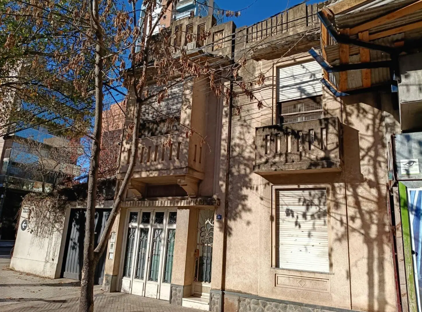 CASA DE ESTILO A RECICLAR EN BARRIO LOURDES – 176 m² – Gran Potencial, Cochera y Terraza 5