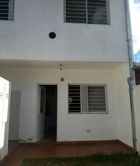 Muy lindo chalet duplex 4 amb en 2 pl con entrada de auto y fondo libre! 3