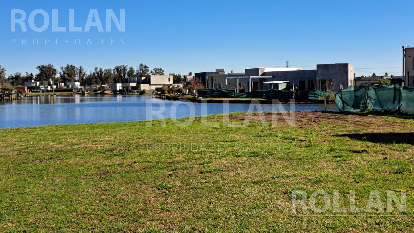Lote a la Laguna 784 m2