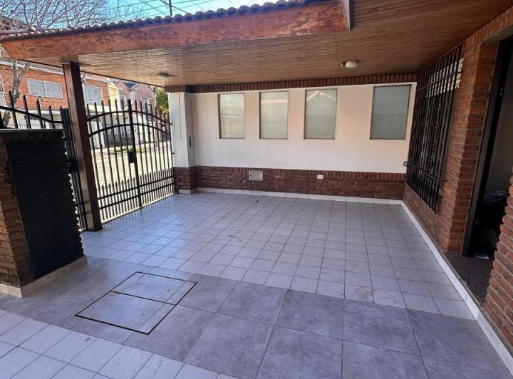 Excelente chalet duplex 4 amb. en alquiler en Carapachay! 2