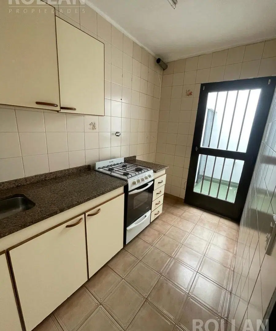 ALQUILER DEPARTAMENTO DE 3 AMBIENTES EN CARAPACHAY CENTRO COMERCIAL 3