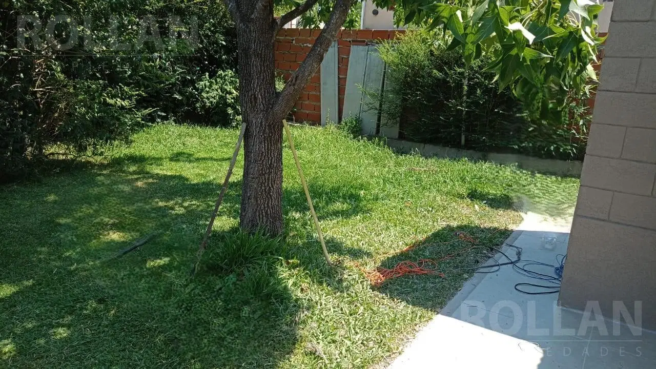 Casa con entrada de auto y jardín 3 dorm. 4