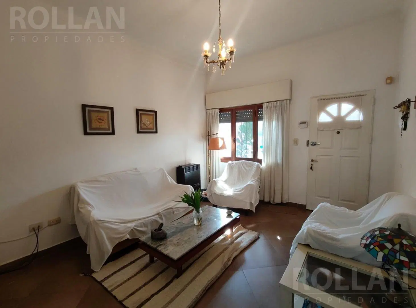 IMPECABLE CASA SOBRE LOTE PROPIO DE 4 AMBIENTES CON COCHERA Y GRAN JARDIN EN MUNRO 4