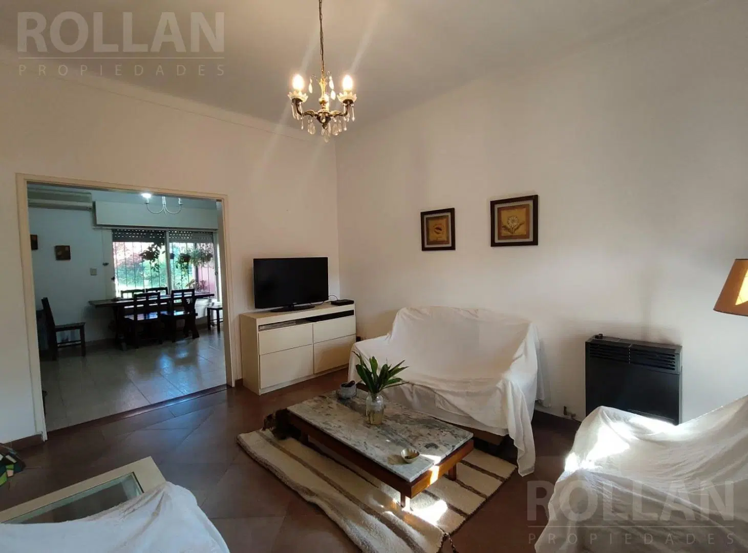 IMPECABLE CASA SOBRE LOTE PROPIO DE 4 AMBIENTES CON COCHERA Y GRAN JARDIN EN MUNRO 1