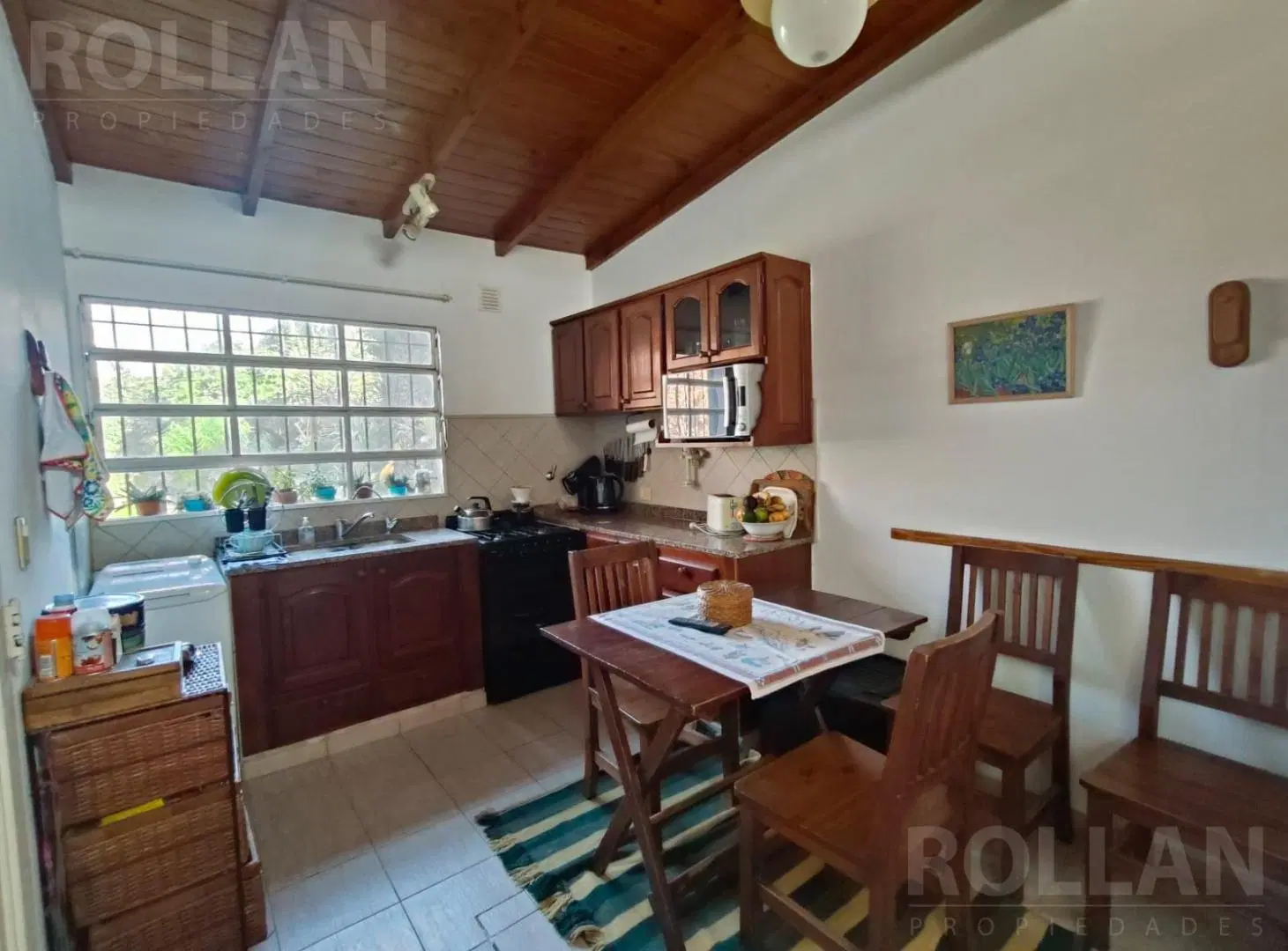 IMPECABLE CASA SOBRE LOTE PROPIO DE 4 AMBIENTES CON COCHERA Y GRAN JARDIN EN MUNRO 5